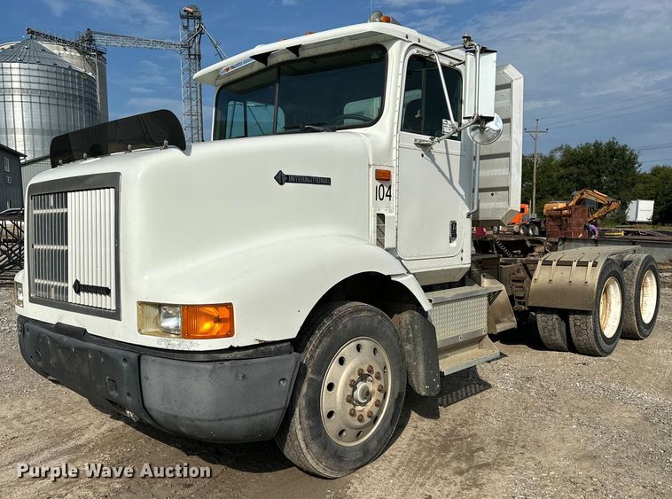 image for item EE3990 1996 International 9200 semi truck