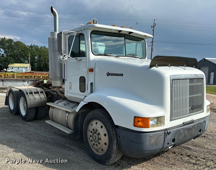 image for item EE3990 1996 International 9200 semi truck