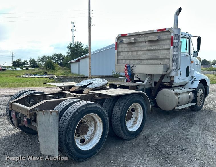 image for item EE3990 1996 International 9200 semi truck