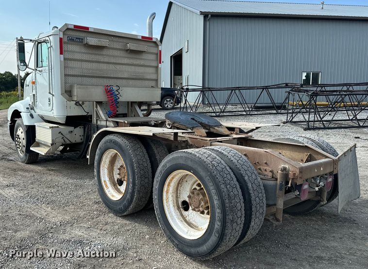 image for item EE3990 1996 International 9200 semi truck