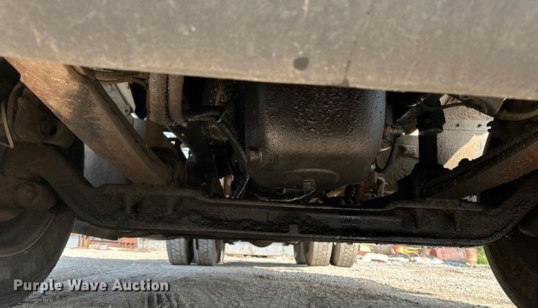 image for item EE3990 1996 International 9200 semi truck