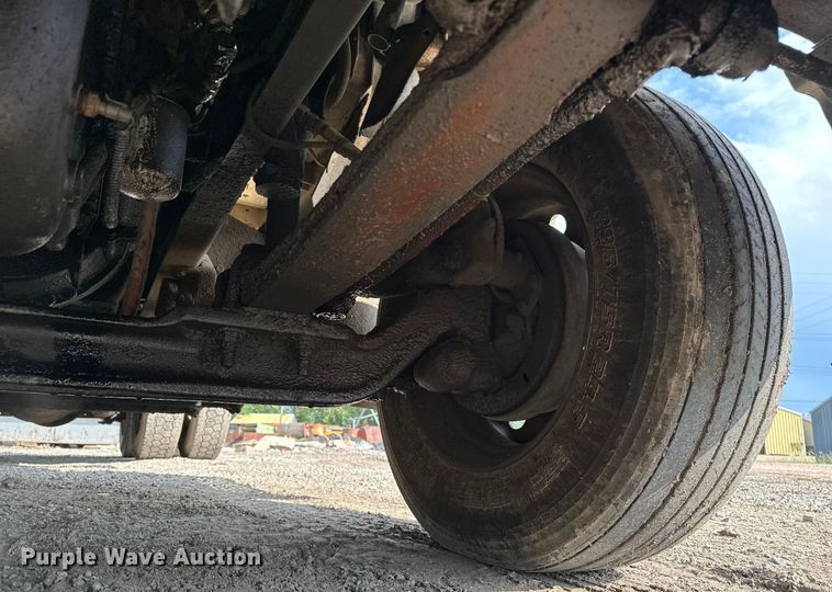 image for item EE3990 1996 International 9200 semi truck