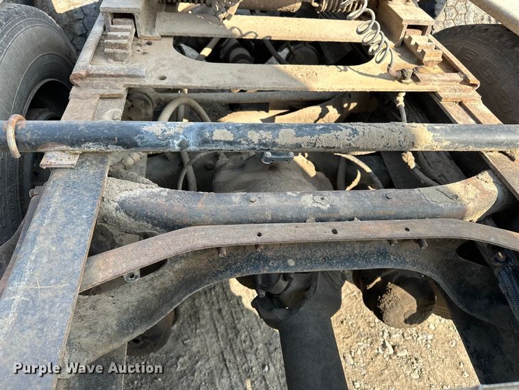 image for item EE3990 1996 International 9200 semi truck