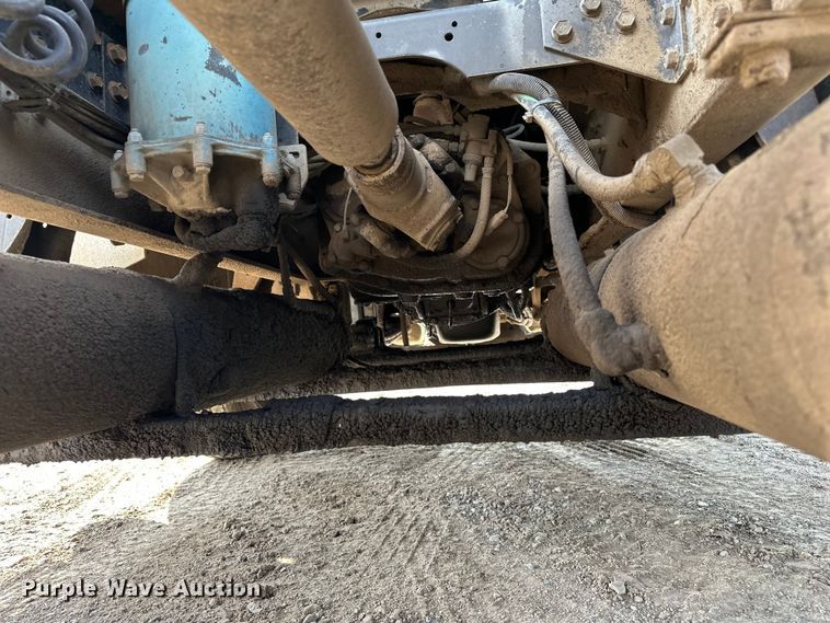 image for item EE3990 1996 International 9200 semi truck