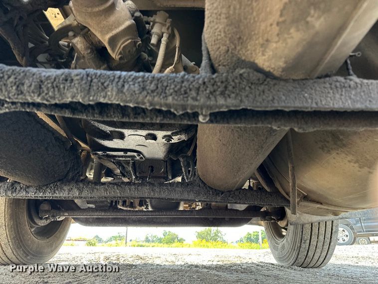 image for item EE3990 1996 International 9200 semi truck