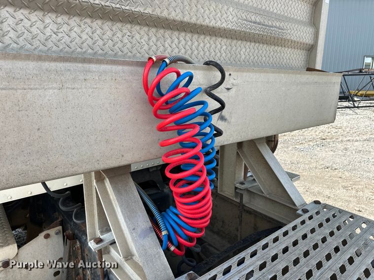 image for item EE3990 1996 International 9200 semi truck