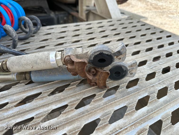 image for item EE3990 1996 International 9200 semi truck