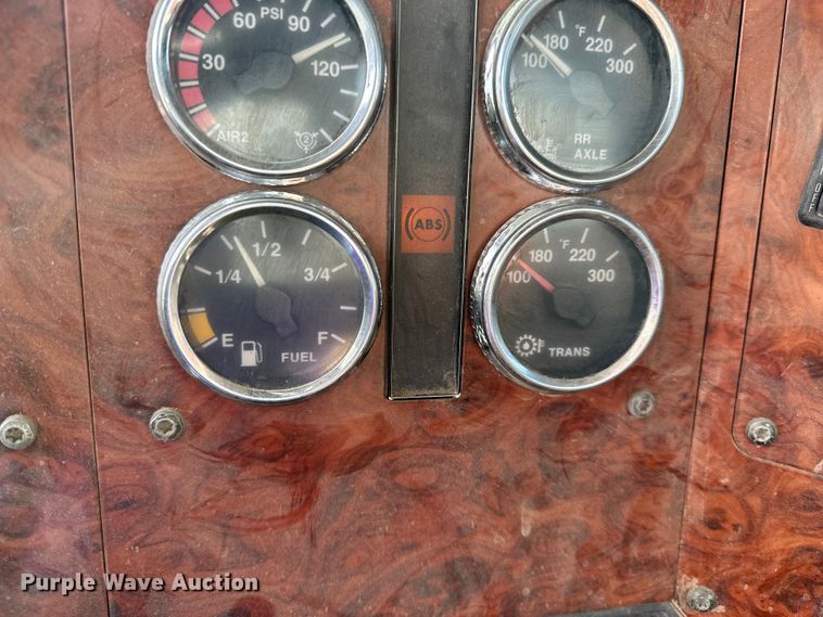 image for item EE3990 1996 International 9200 semi truck