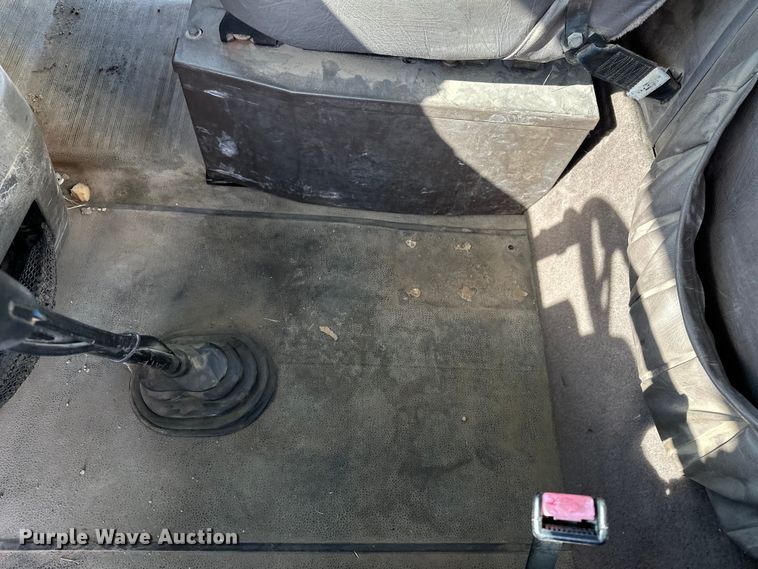 image for item EE3990 1996 International 9200 semi truck