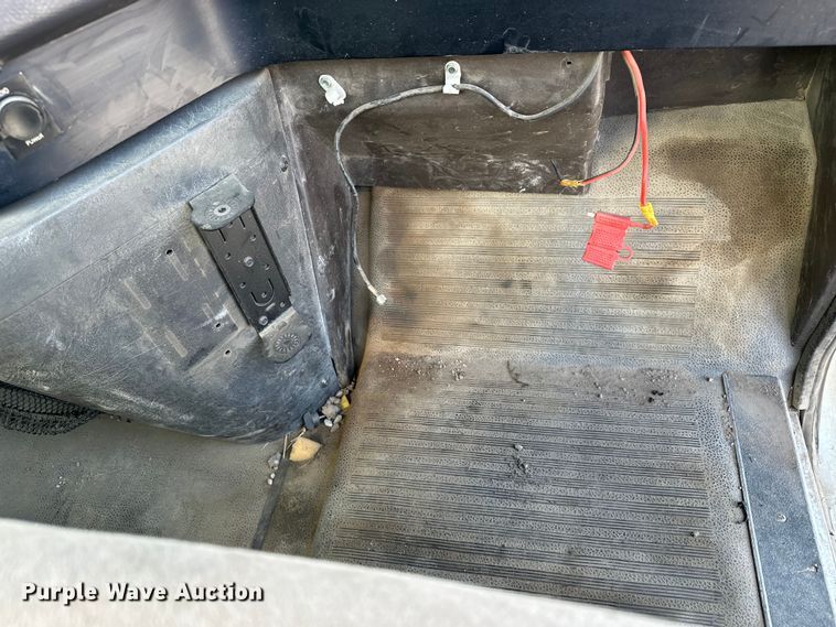 image for item EE3990 1996 International 9200 semi truck