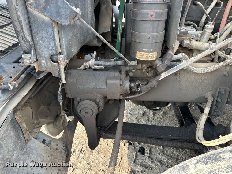 image for item EE3990 1996 International 9200 semi truck