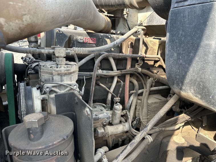 image for item EE3990 1996 International 9200 semi truck