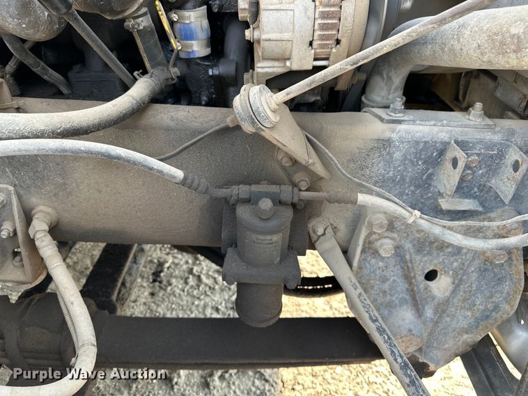 image for item EE3990 1996 International 9200 semi truck