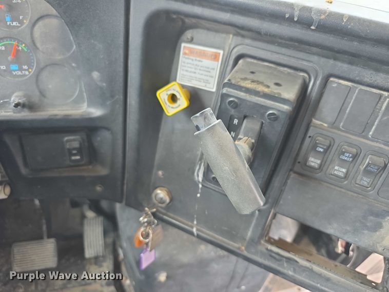 image for item EF3768 2005 International PB105 school bus