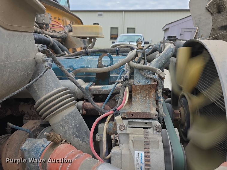 image for item EF3768 2005 International PB105 school bus