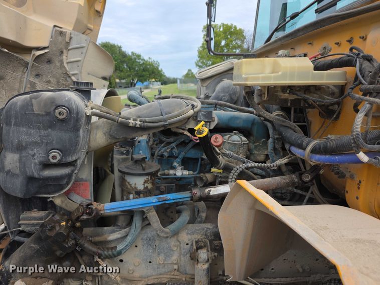 image for item EF3768 2005 International PB105 school bus