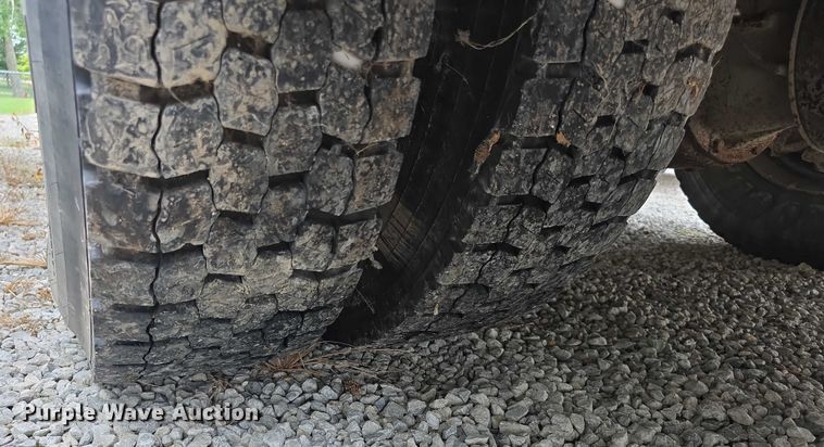 image for item EF3768 2005 International PB105 school bus