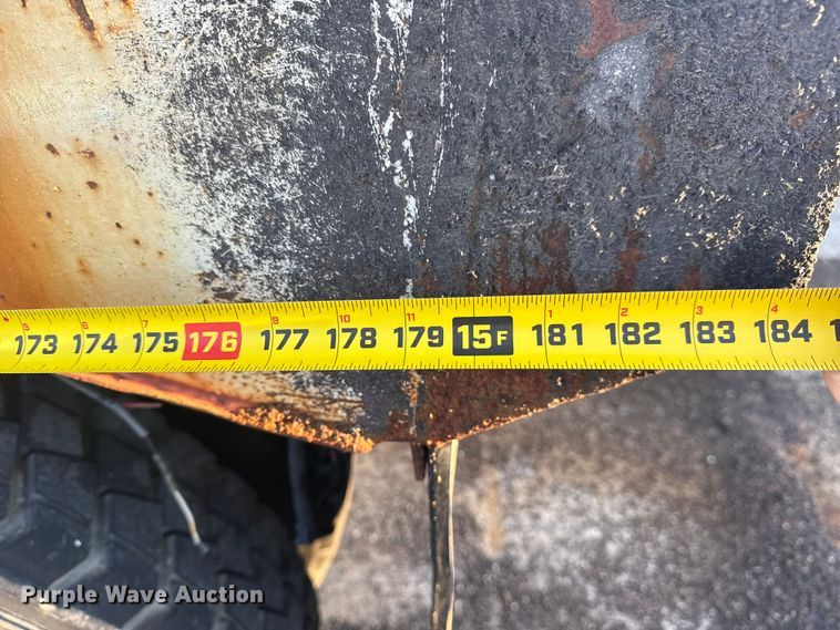 image for item EG8187 2014 International 7400 dump truck