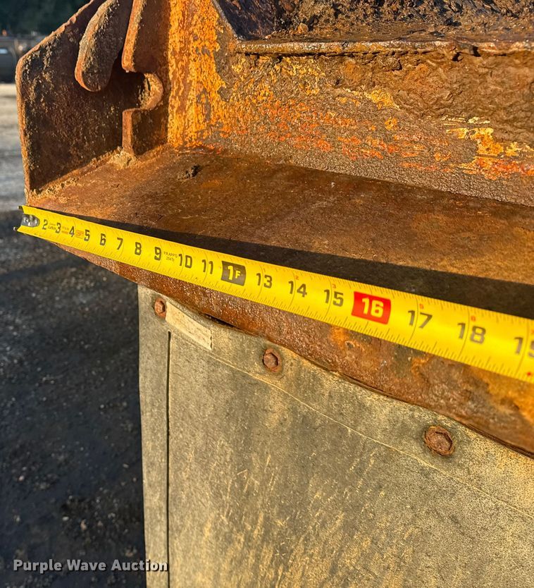 image for item EG8187 2014 International 7400 dump truck