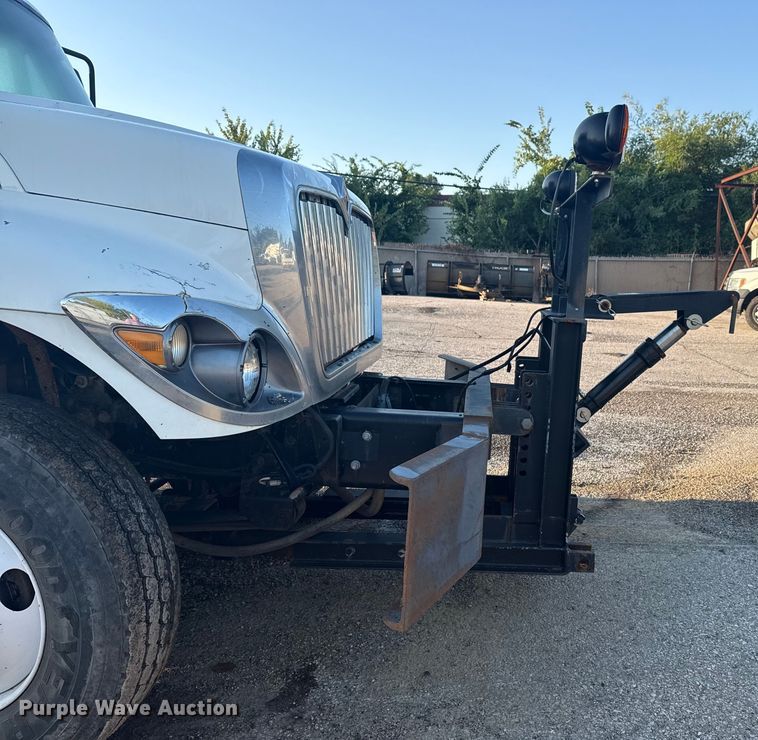 image for item EG8187 2014 International 7400 dump truck