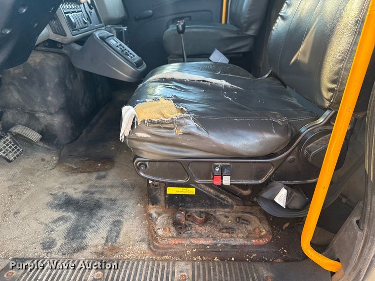 image for item EG8187 2014 International 7400 dump truck