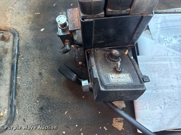 image for item EG8187 2014 International 7400 dump truck