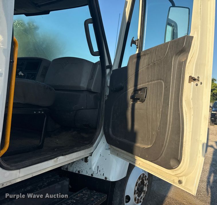 image for item EG8187 2014 International 7400 dump truck