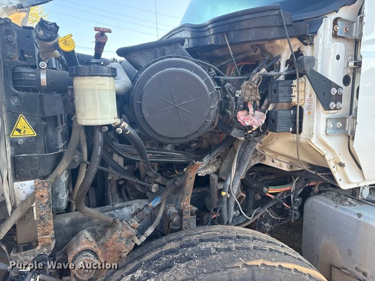 image for item EG8187 2014 International 7400 dump truck