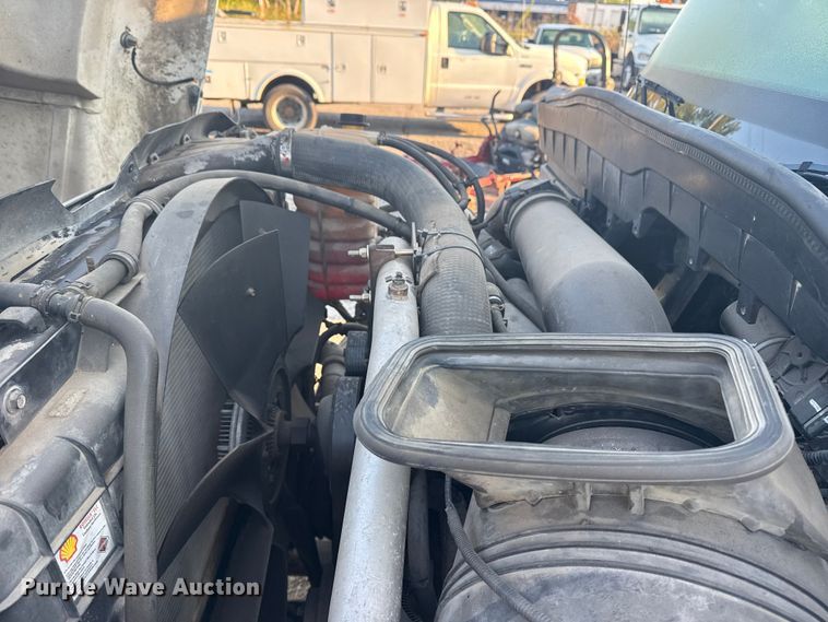 image for item EG8187 2014 International 7400 dump truck