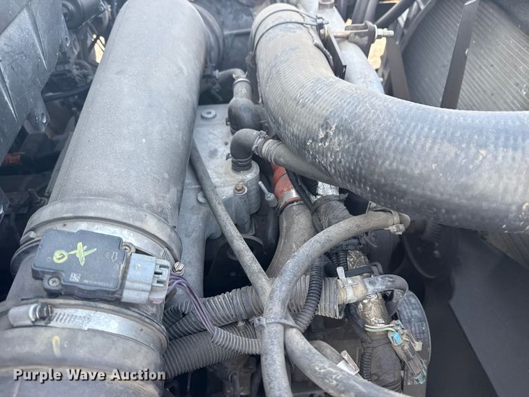 image for item EG8187 2014 International 7400 dump truck