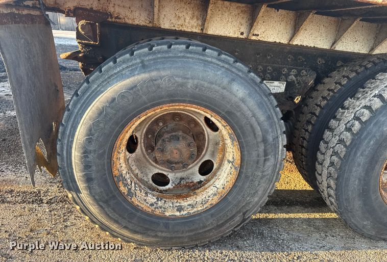 image for item EG8187 2014 International 7400 dump truck