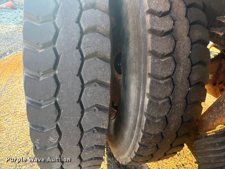 image for item EG8187 2014 International 7400 dump truck