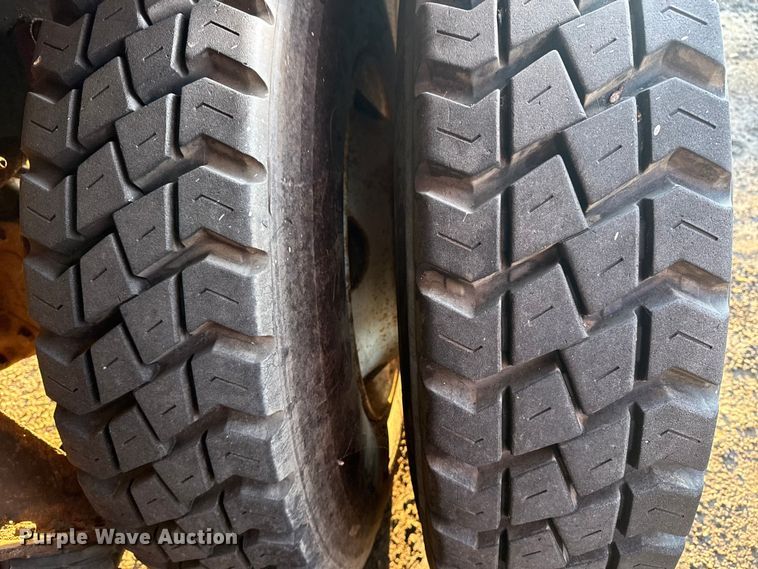 image for item EG8187 2014 International 7400 dump truck