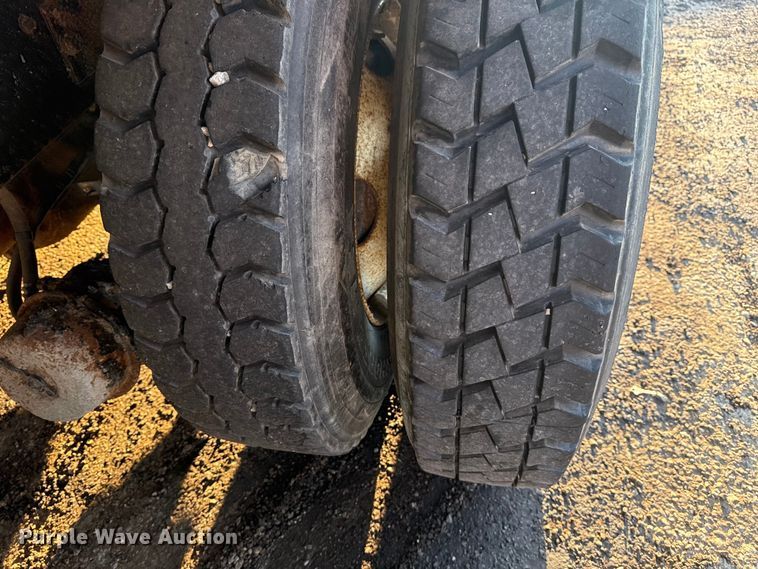 image for item EG8187 2014 International 7400 dump truck