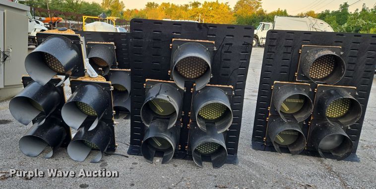 image for item EG8194 (5) traffic lights