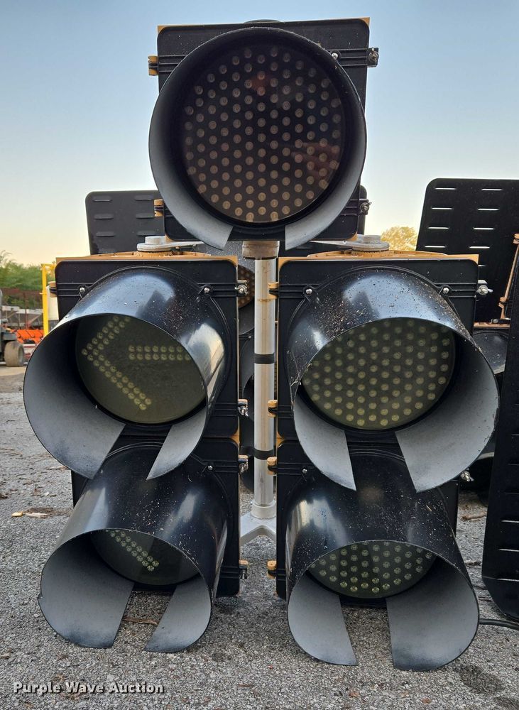 image for item EG8194 (5) traffic lights