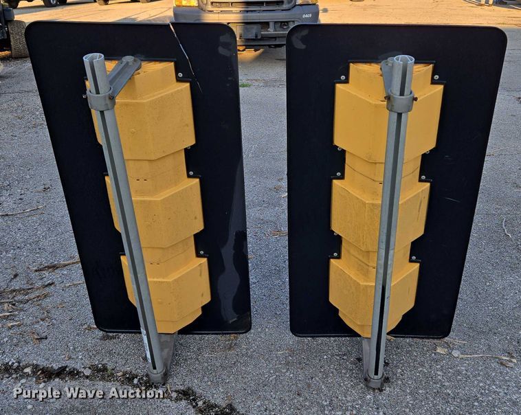 image for item EG8195 (2) traffic lights