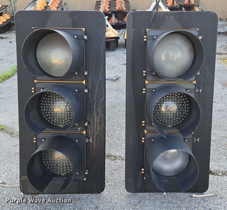 image for item EG8195 (2) traffic lights