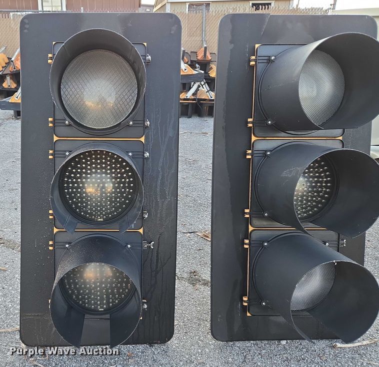 image for item EG8195 (2) traffic lights