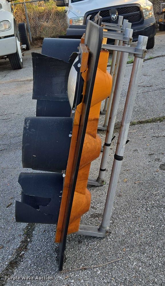 image for item EG8196 (5) traffic lights
