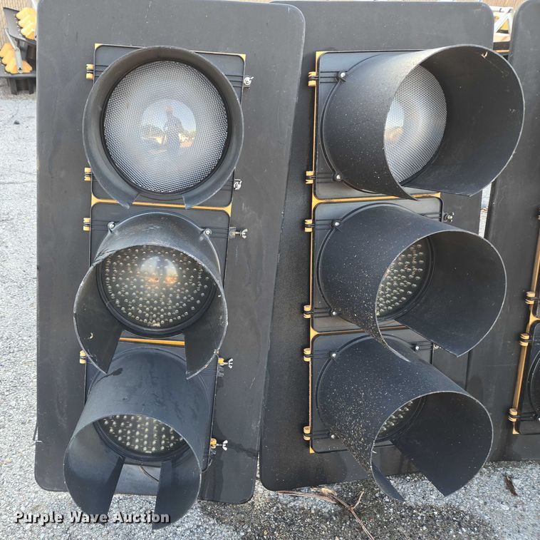 image for item EG8196 (5) traffic lights
