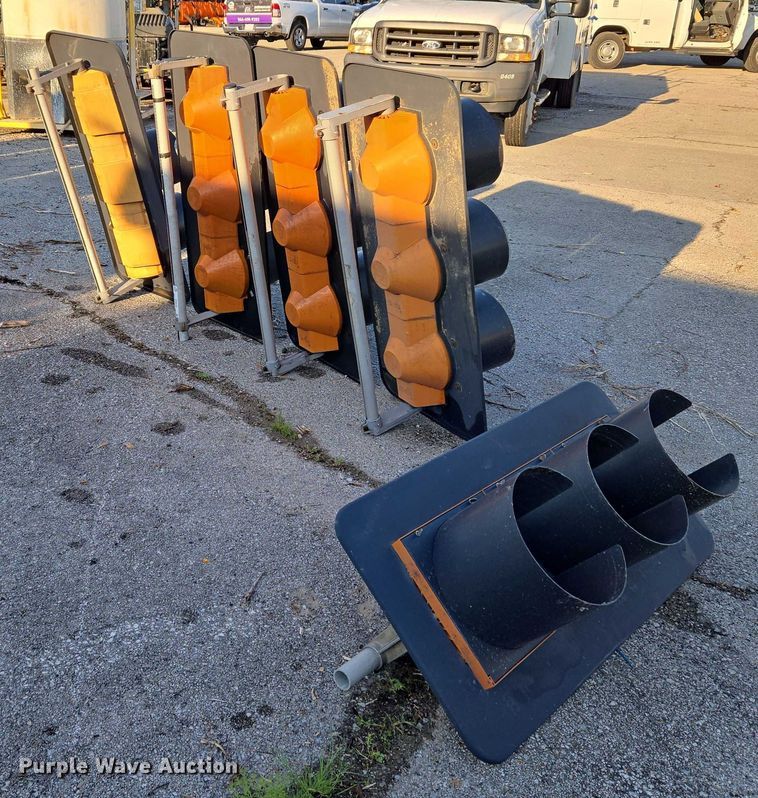 image for item EG8197 (5) traffic lights