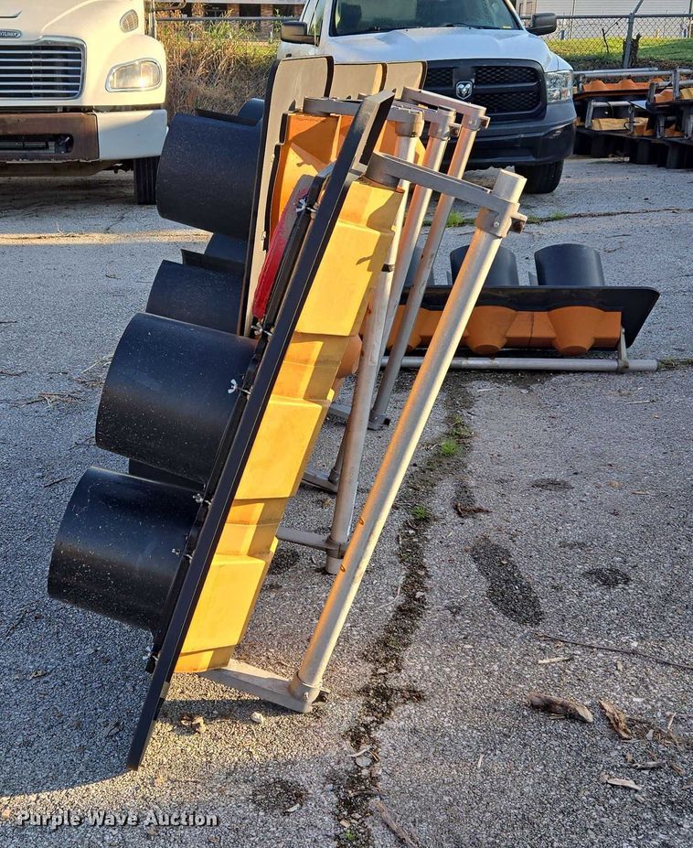 image for item EG8197 (5) traffic lights