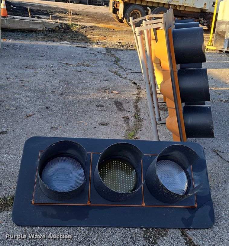 image for item EG8197 (5) traffic lights