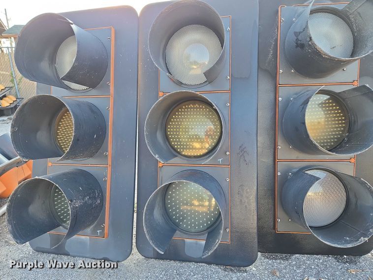 image for item EG8197 (5) traffic lights