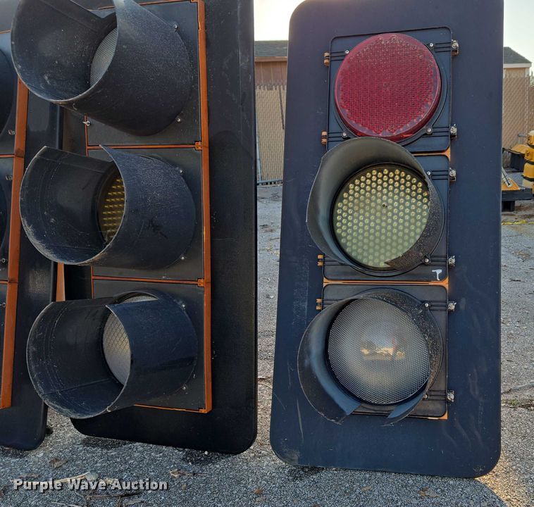image for item EG8197 (5) traffic lights