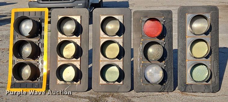 image for item EG8199 (5) traffic light