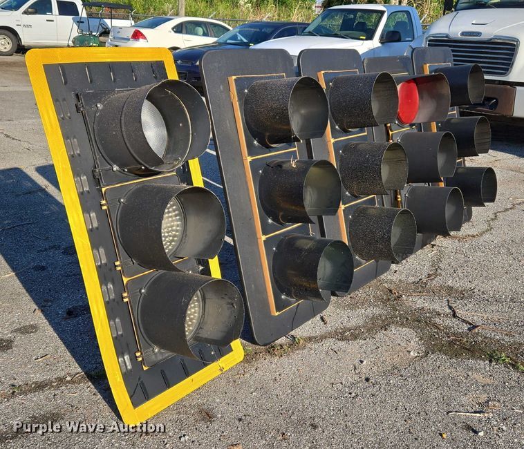 image for item EG8199 (5) traffic light