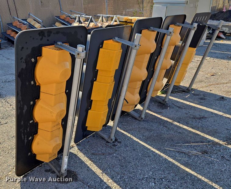 image for item EG8199 (5) traffic light