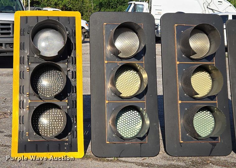 image for item EG8199 (5) traffic light